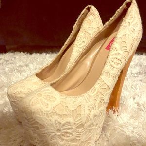 Dolce Vita, Ivory Floral Lace Pumps size 7